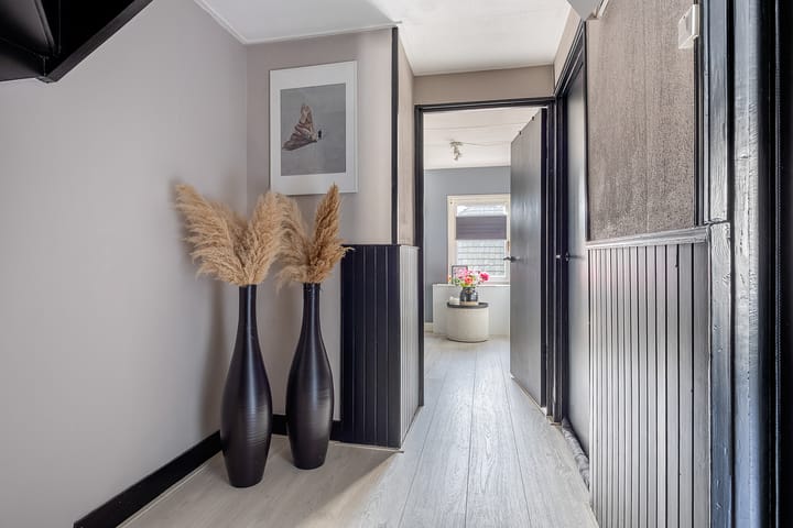 Photo 16 of Burgemeester van Nienesstraat 30