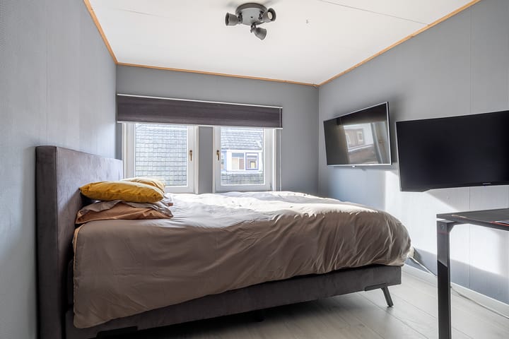 Photo 17 of Burgemeester van Nienesstraat 30