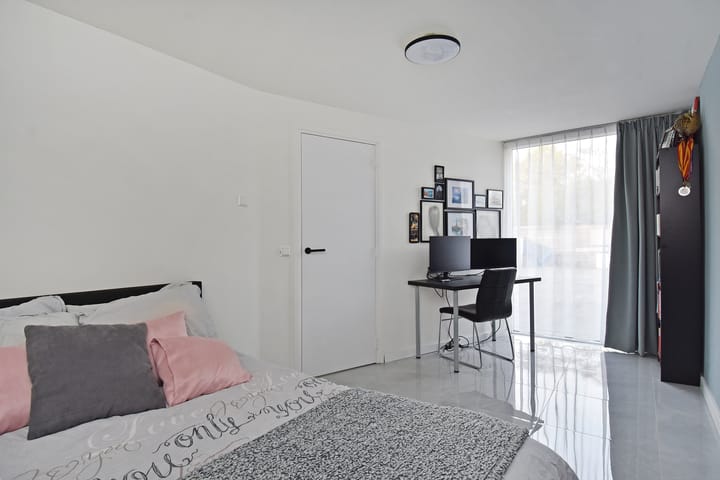 Photo 13 of Fivelingo 42