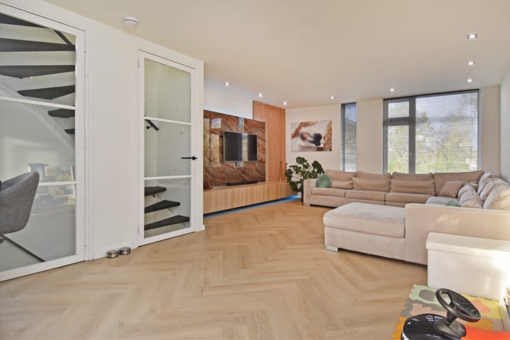 Photo 19 of Fivelingo 42