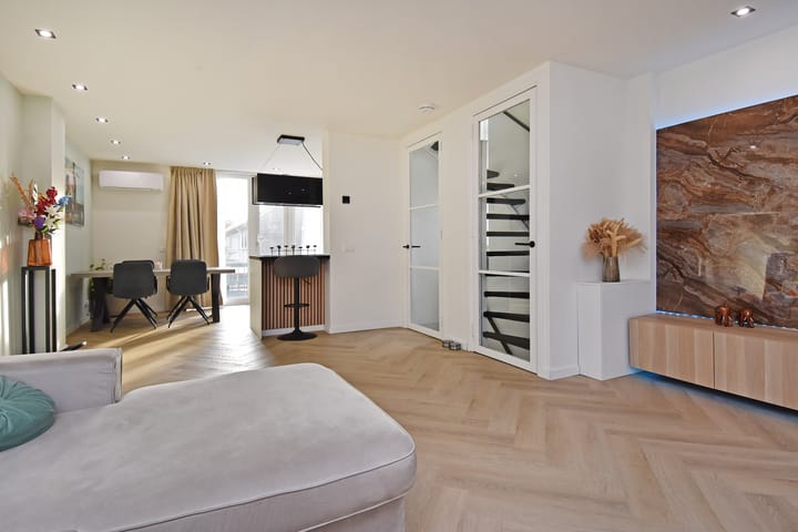 Photo 28 of Fivelingo 42