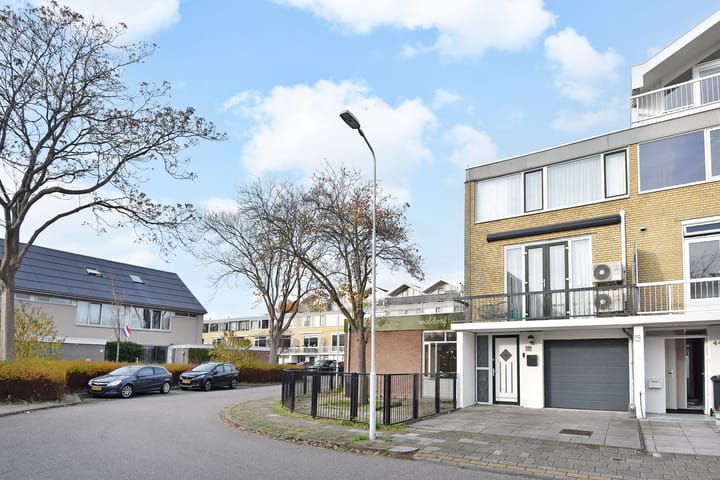 Photo 40 of Fivelingo 42