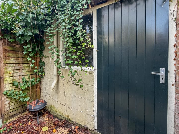 Photo 20 of Warmoezierstraat 12