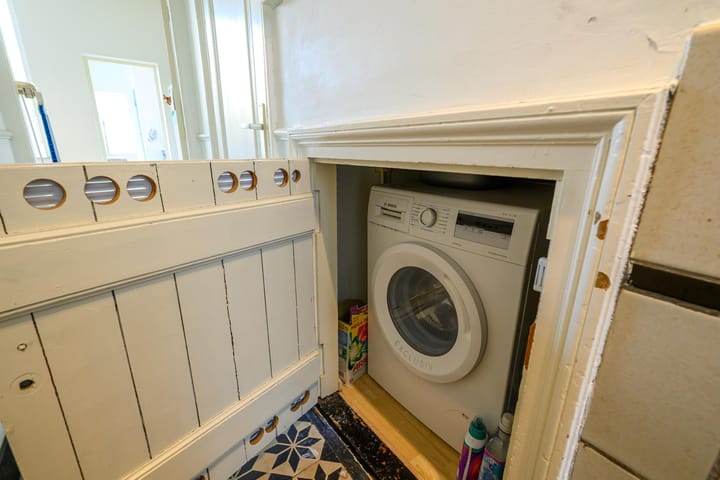 Photo 24 of Warmoezierstraat 12