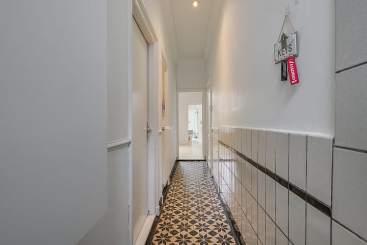 Photo 6 of Warmoezierstraat 12