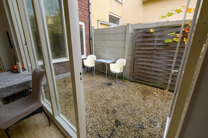 Photo 17 of Warmoezierstraat 12