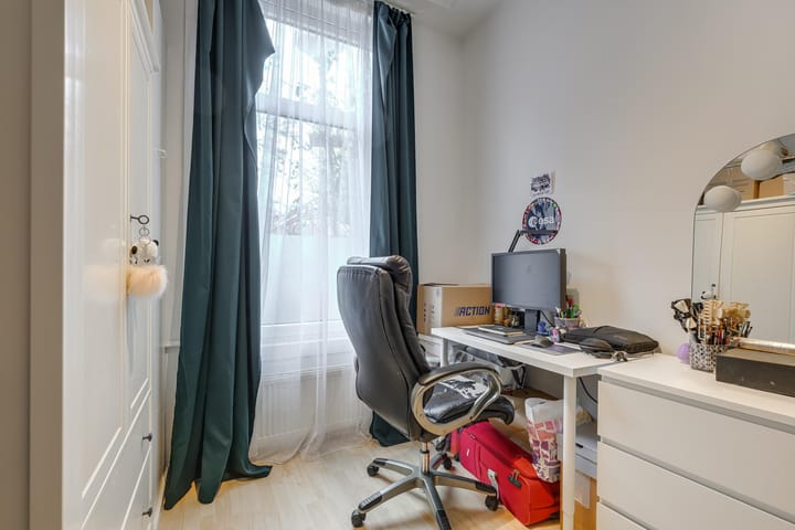 Photo 22 of Warmoezierstraat 12