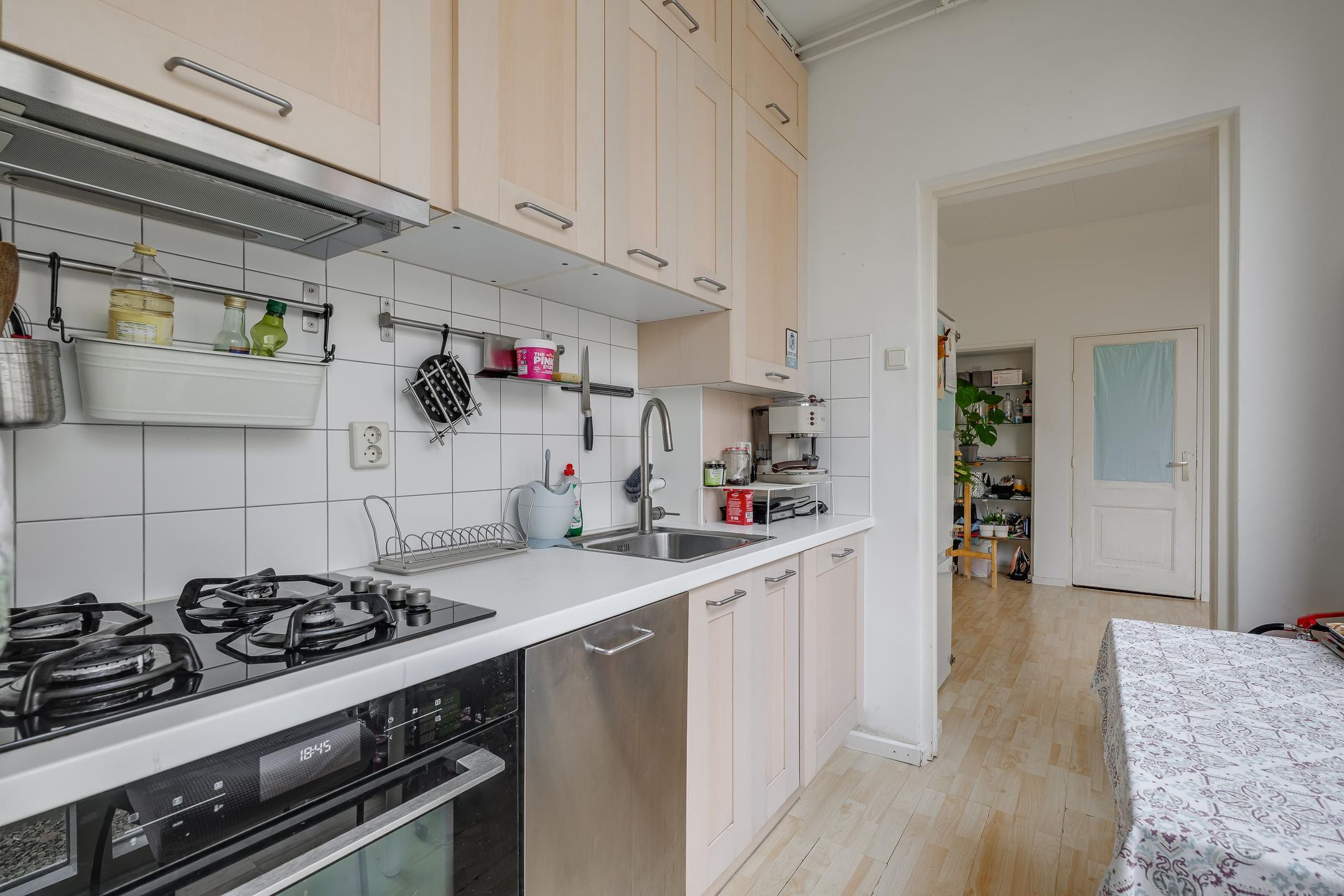 Foto 12 van Warmoezierstraat 12