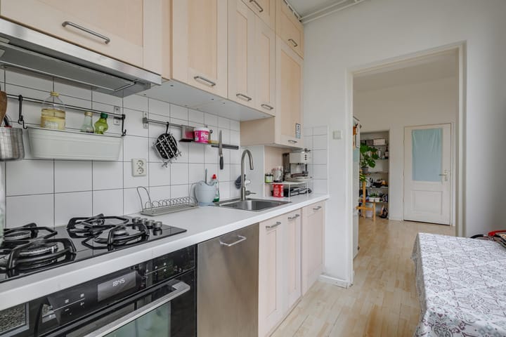 Photo 12 of Warmoezierstraat 12