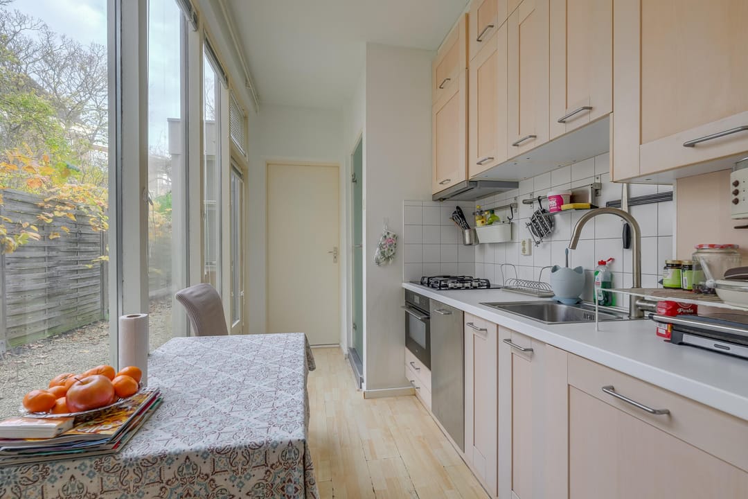 Foto 11 van Warmoezierstraat 12