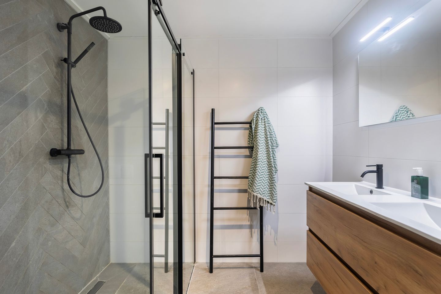 Photo 4 of Minnemastraat 10