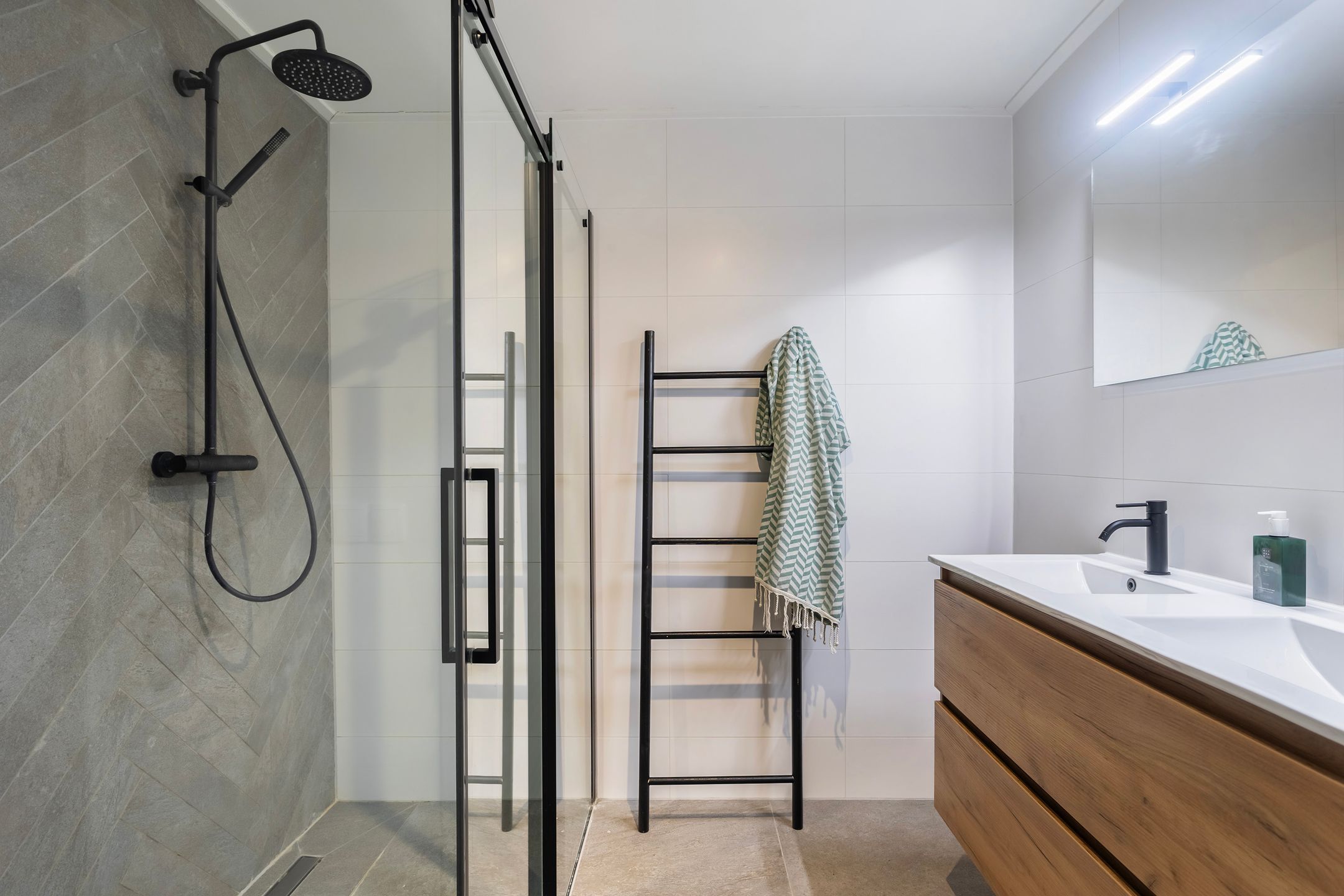 Photo 21 of Minnemastraat 10