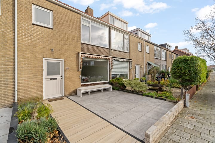 Photo 2 of Dr. Hadriaan van Neslaan 86