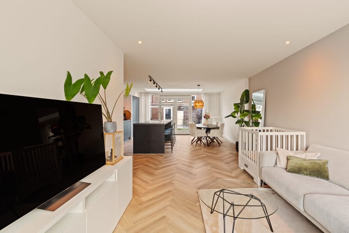 Photo 9 of Dr. Hadriaan van Neslaan 86