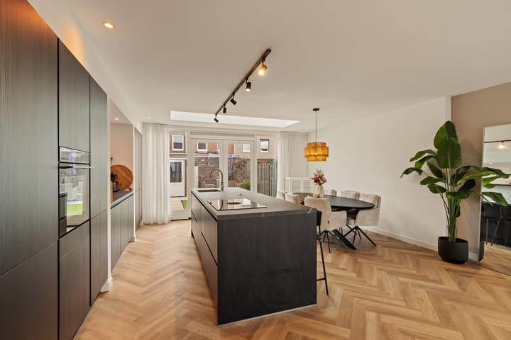 Photo 13 of Dr. Hadriaan van Neslaan 86