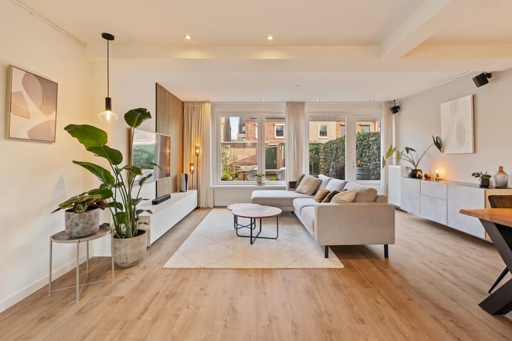 Dr. Hadriaan van Neslaan 80