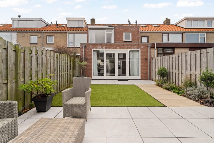 Photo 15 of Dr. Hadriaan van Neslaan 86