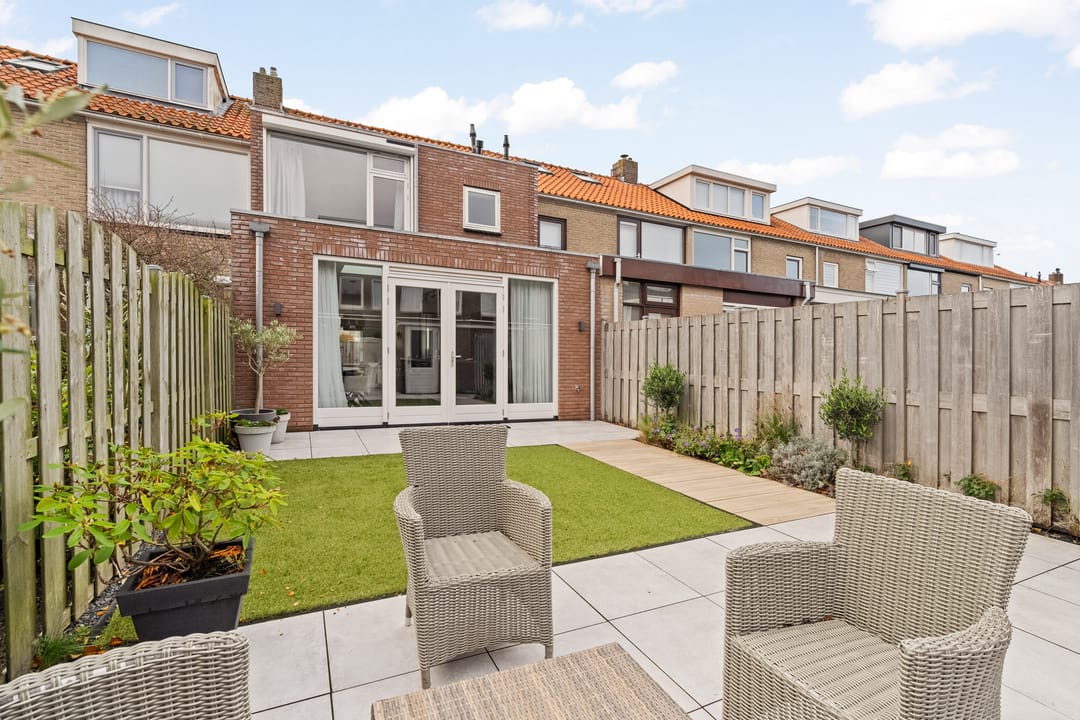 Foto 16 van Dr. Hadriaan van Neslaan 86