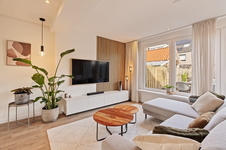 Photo 8 of Dr. Hadriaan van Neslaan 80