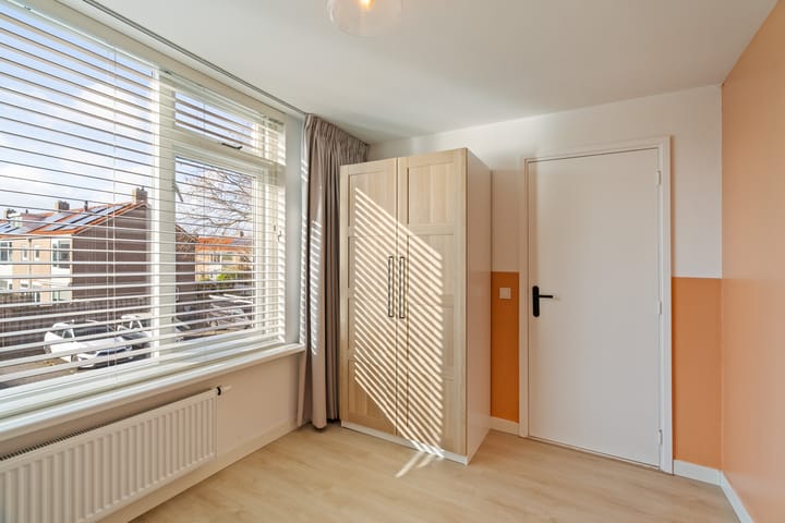 Photo 27 of Dr. Hadriaan van Neslaan 86