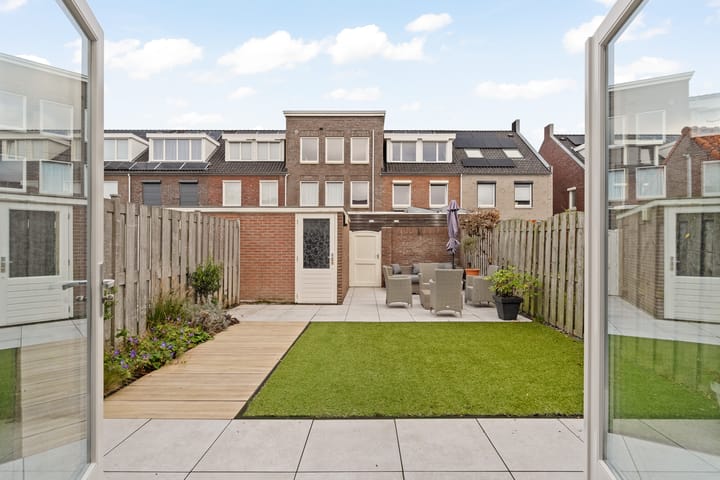 Photo 14 of Dr. Hadriaan van Neslaan 86