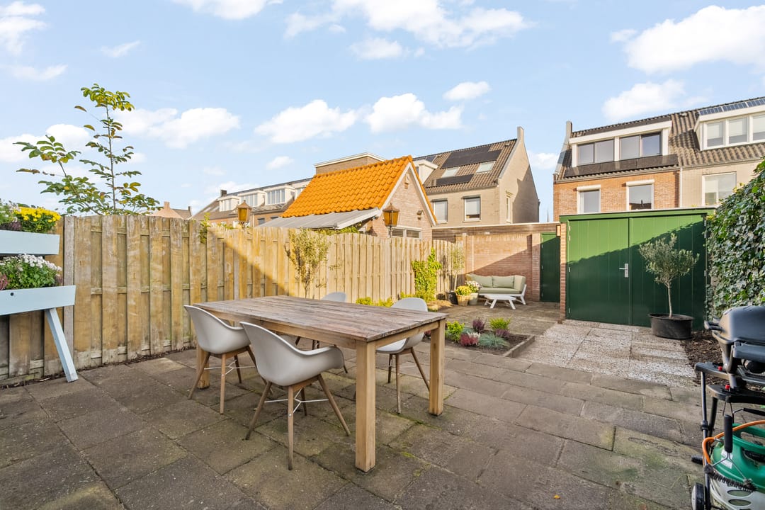 Foto 16 van Dr. Hadriaan van Neslaan 80