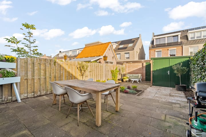 Photo 16 of Dr. Hadriaan van Neslaan 80