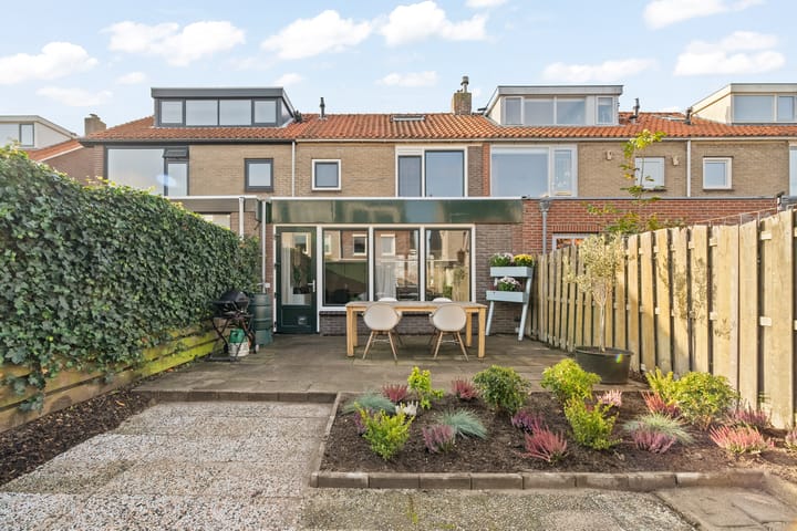 Photo 18 of Dr. Hadriaan van Neslaan 80