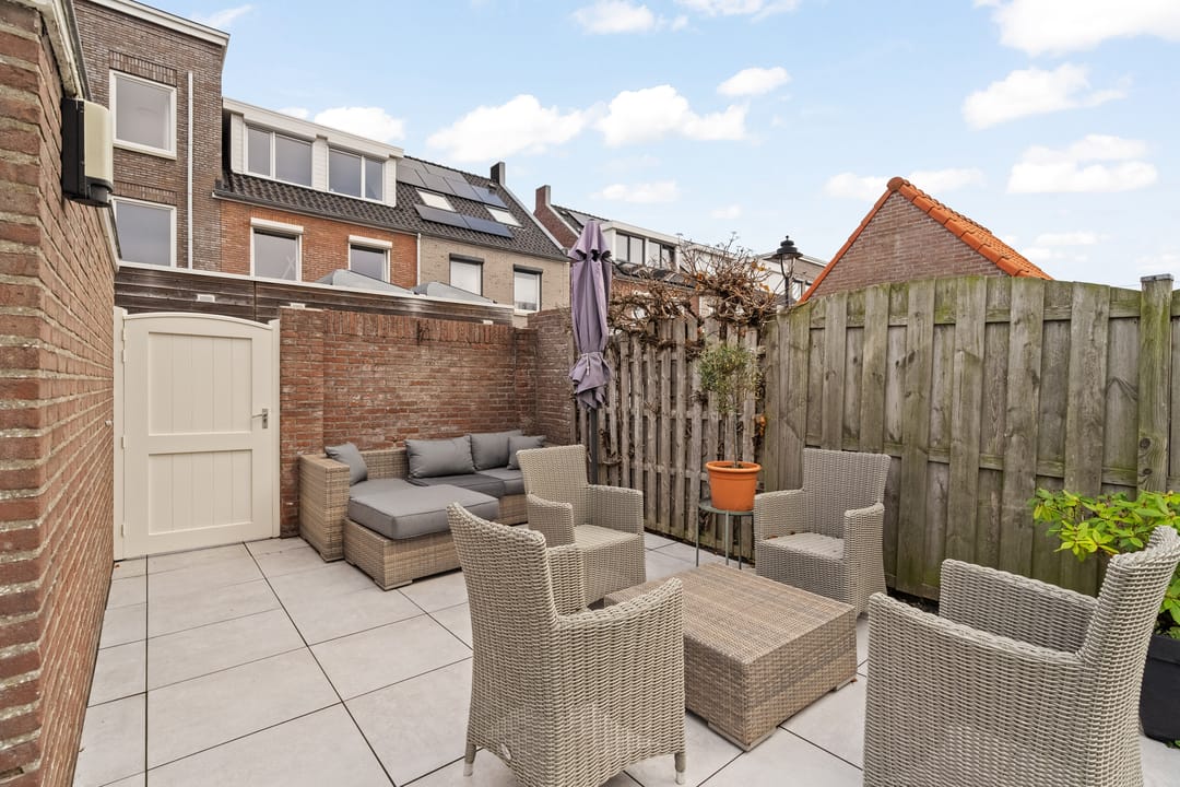 Foto 17 van Dr. Hadriaan van Neslaan 86