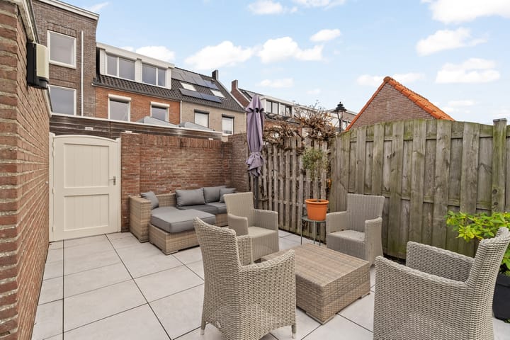 Photo 17 of Dr. Hadriaan van Neslaan 86