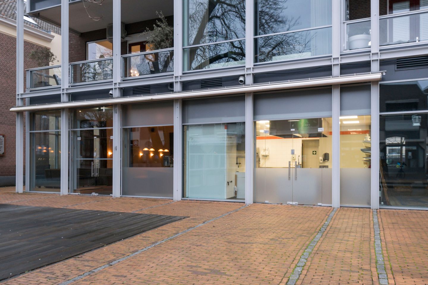 Bekijk foto 5 van Burgemeester van Nispenstraat 1-08