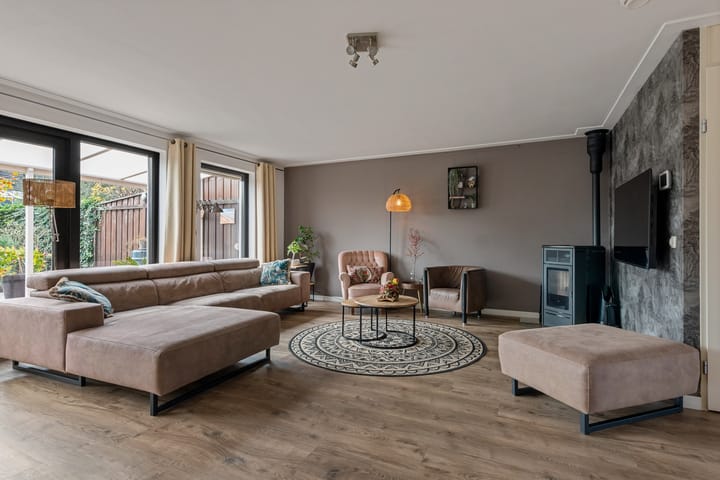 Photo 11 of Zwanebloem 3