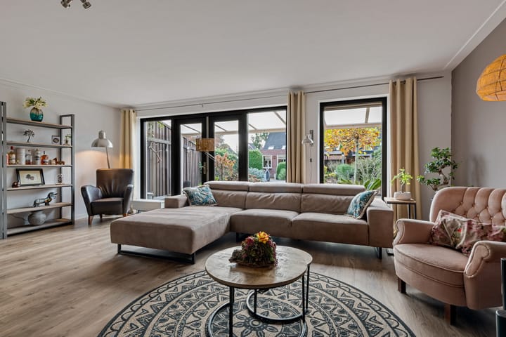 Photo 12 of Zwanebloem 3