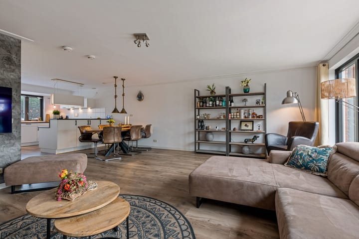 Photo 13 of Zwanebloem 3