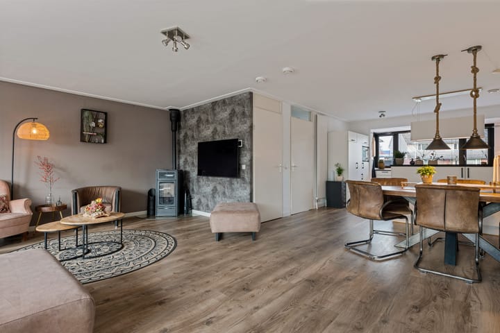 Photo 14 of Zwanebloem 3