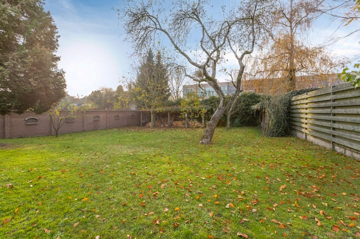 Photo 30 of Donker Curtiuslaan 18