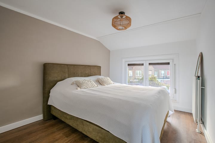 Photo 12 of Regentessestraat 11