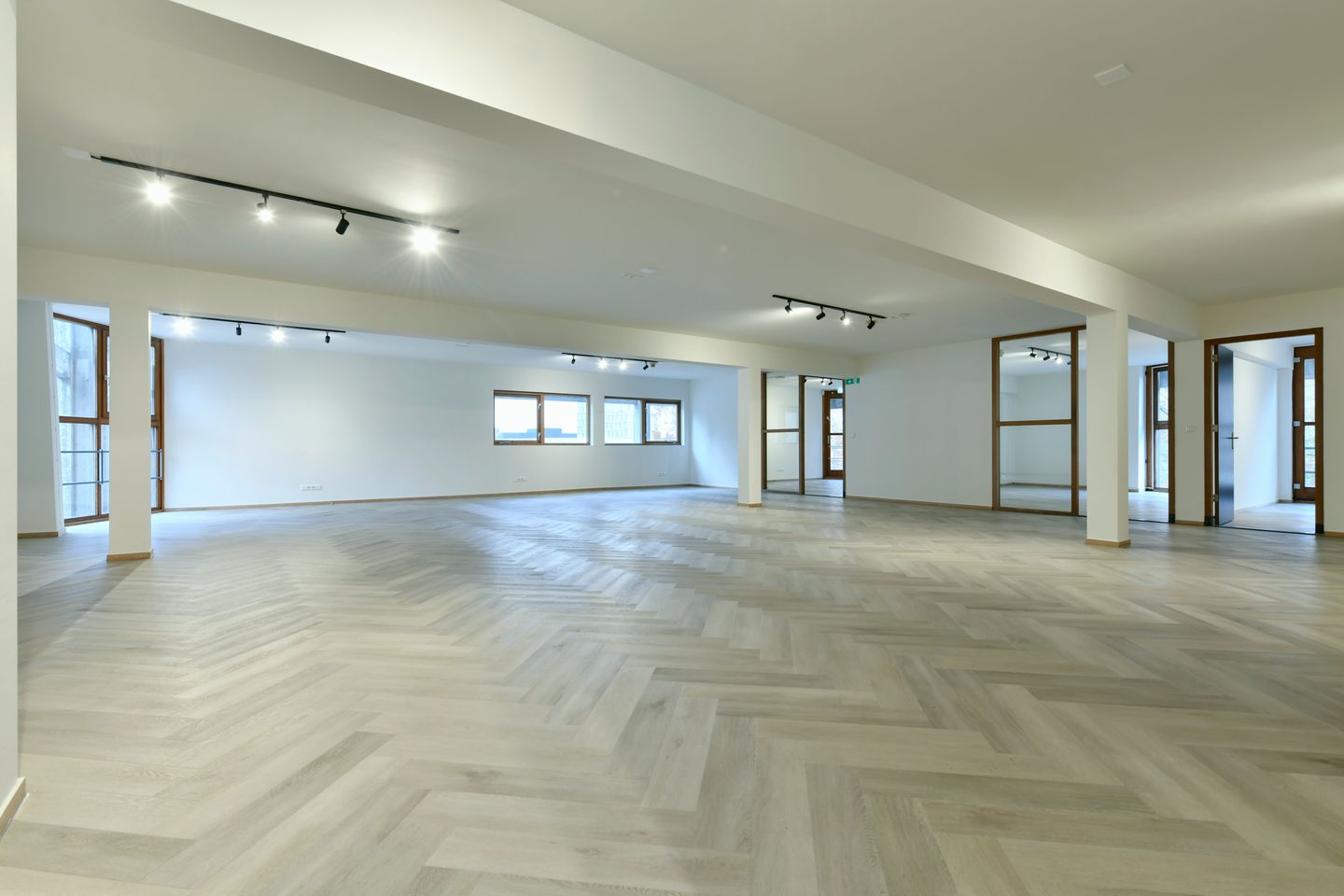 View photo 5 of Grasweg 55