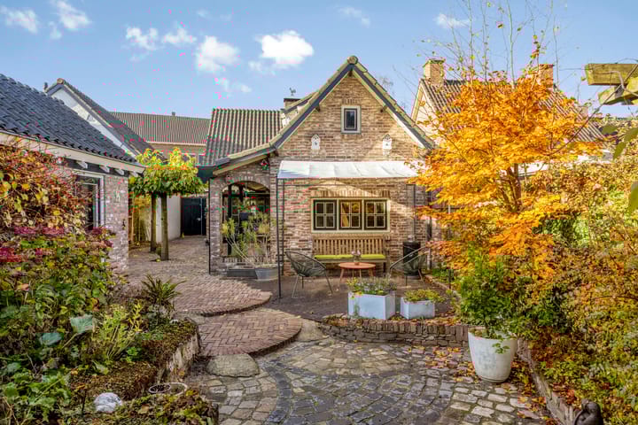 Photo 3 of Burgemeester Buskensstraat 20