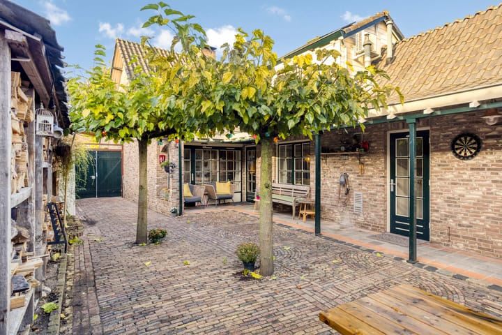 Photo 36 of Burgemeester Buskensstraat 20