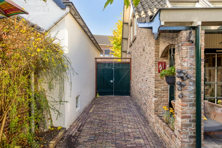 Photo 41 of Burgemeester Buskensstraat 20