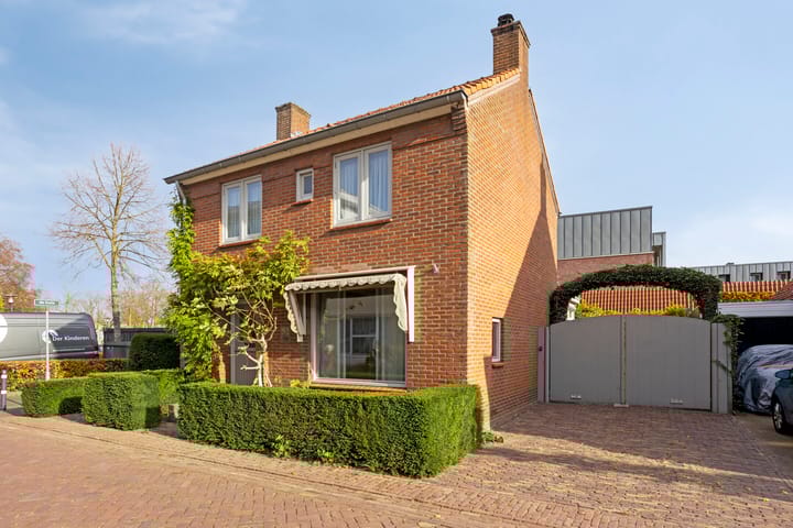 Photo 1 of Dr van Wamelstraat 19