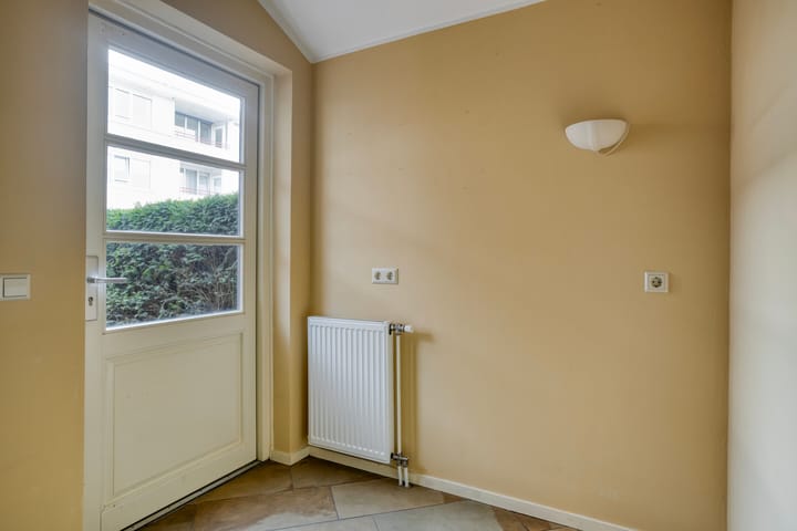 Photo 21 of Dr van Wamelstraat 19