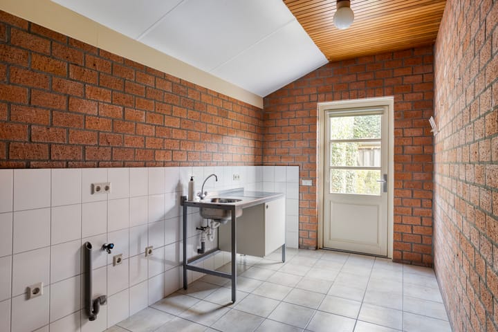 Photo 22 of Dr van Wamelstraat 19