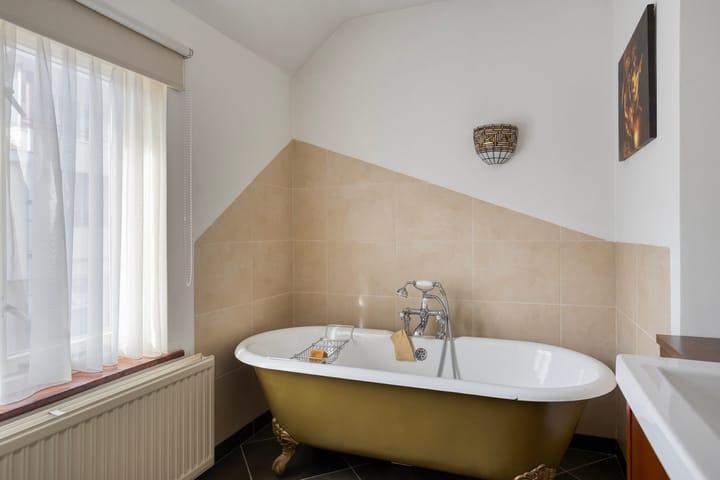 Photo 32 of Dr van Wamelstraat 19