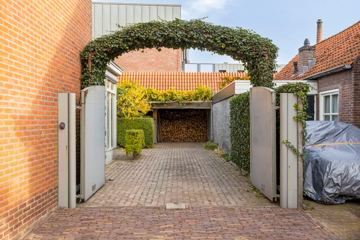 Photo 42 of Dr van Wamelstraat 19