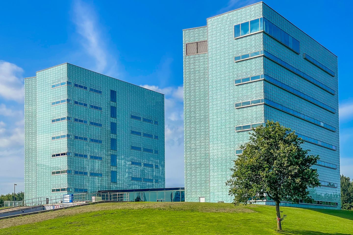 Bekijk foto 1 van Van Deventerlaan 121