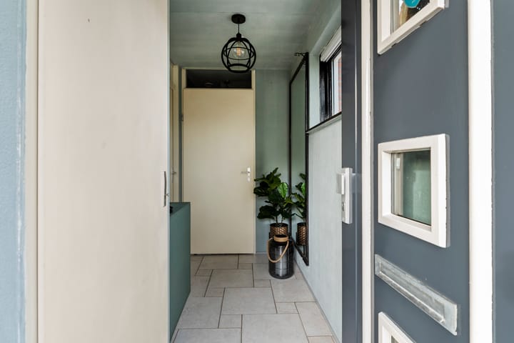 Photo 11 of Vasalisstraat 18