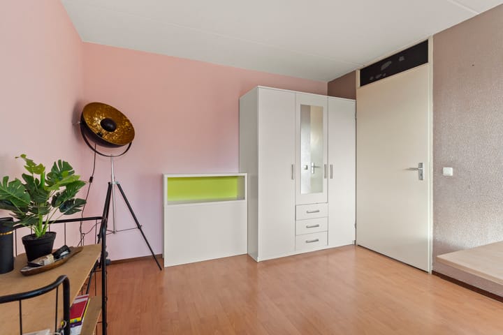 Photo 36 of Vasalisstraat 18