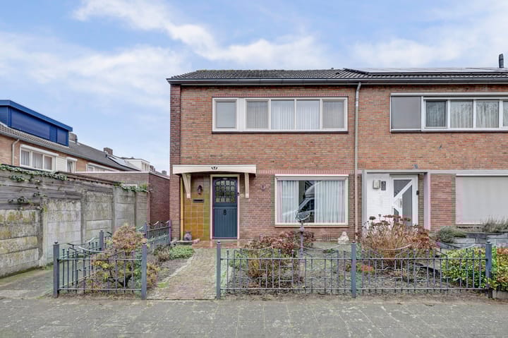 Photo 1 of Leliestraat 1